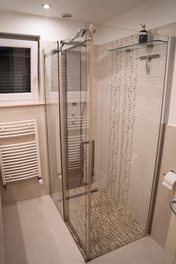 Ultracentral Golden Apartament 1 Szucsáva Kültér fotó