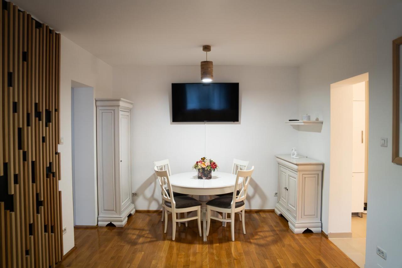 Ultracentral Golden Apartament 1 Szucsáva Kültér fotó