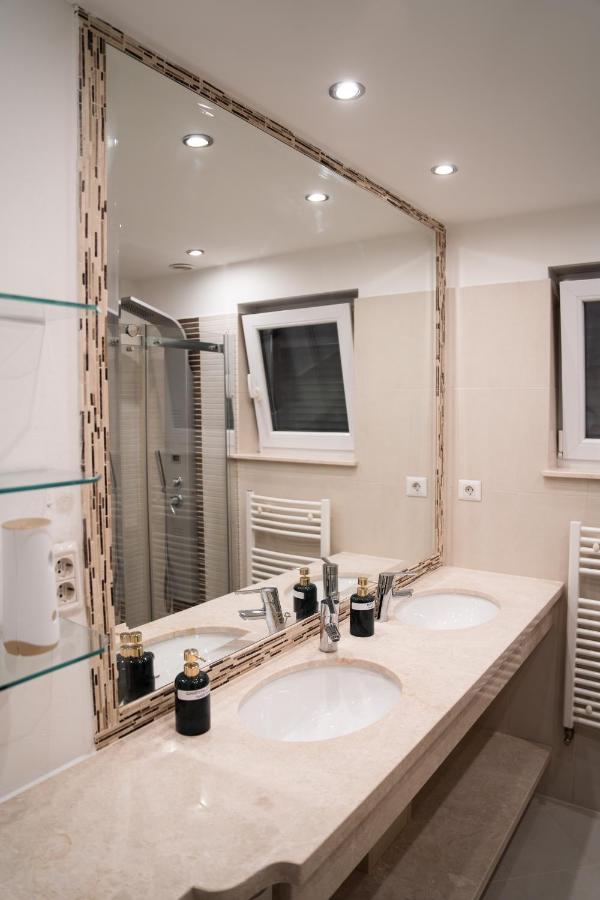 Ultracentral Golden Apartament 1 Szucsáva Kültér fotó