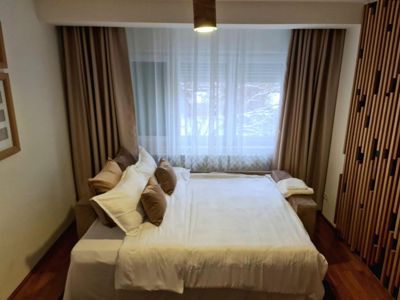 Ultracentral Golden Apartament 1 Szucsáva Kültér fotó